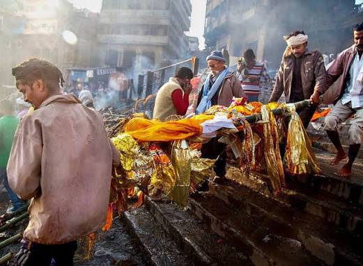 LO QUE BENARÉS ME ENSEÑÓ SOBRE LA MUERTE Y LA MEMORIA